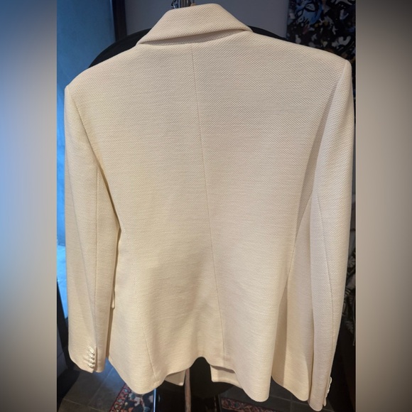 MaxMara Cream Double-Breasted Textured Blazer with White Buttons - Picture 2 of 4